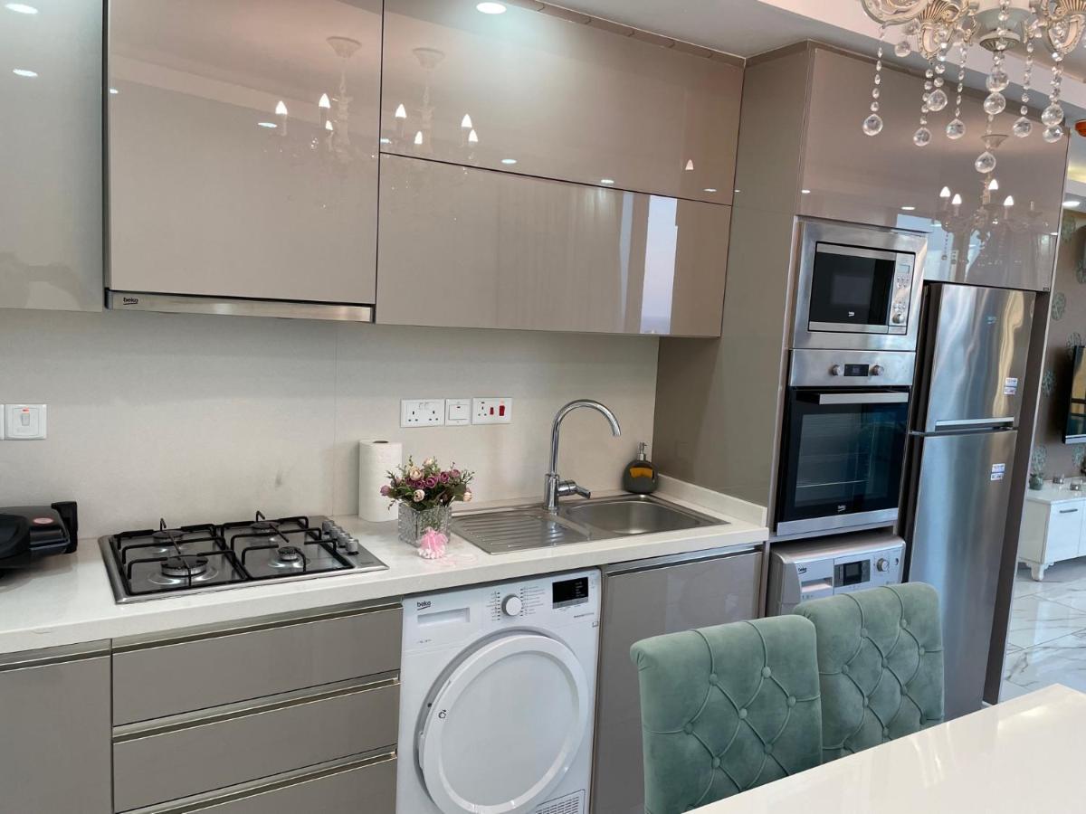 Elegant 2+1 Flat In The Heart Of Kyrenia + Wifi Lägenhet Exteriör bild