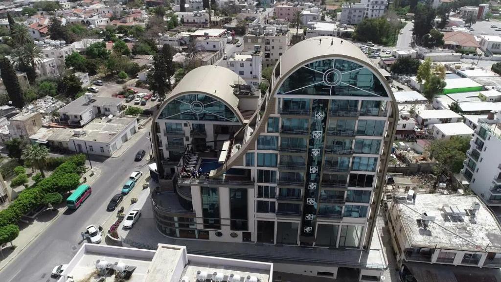 Elegant 2+1 Flat In The Heart Of Kyrenia + Wifi Lägenhet Exteriör bild
