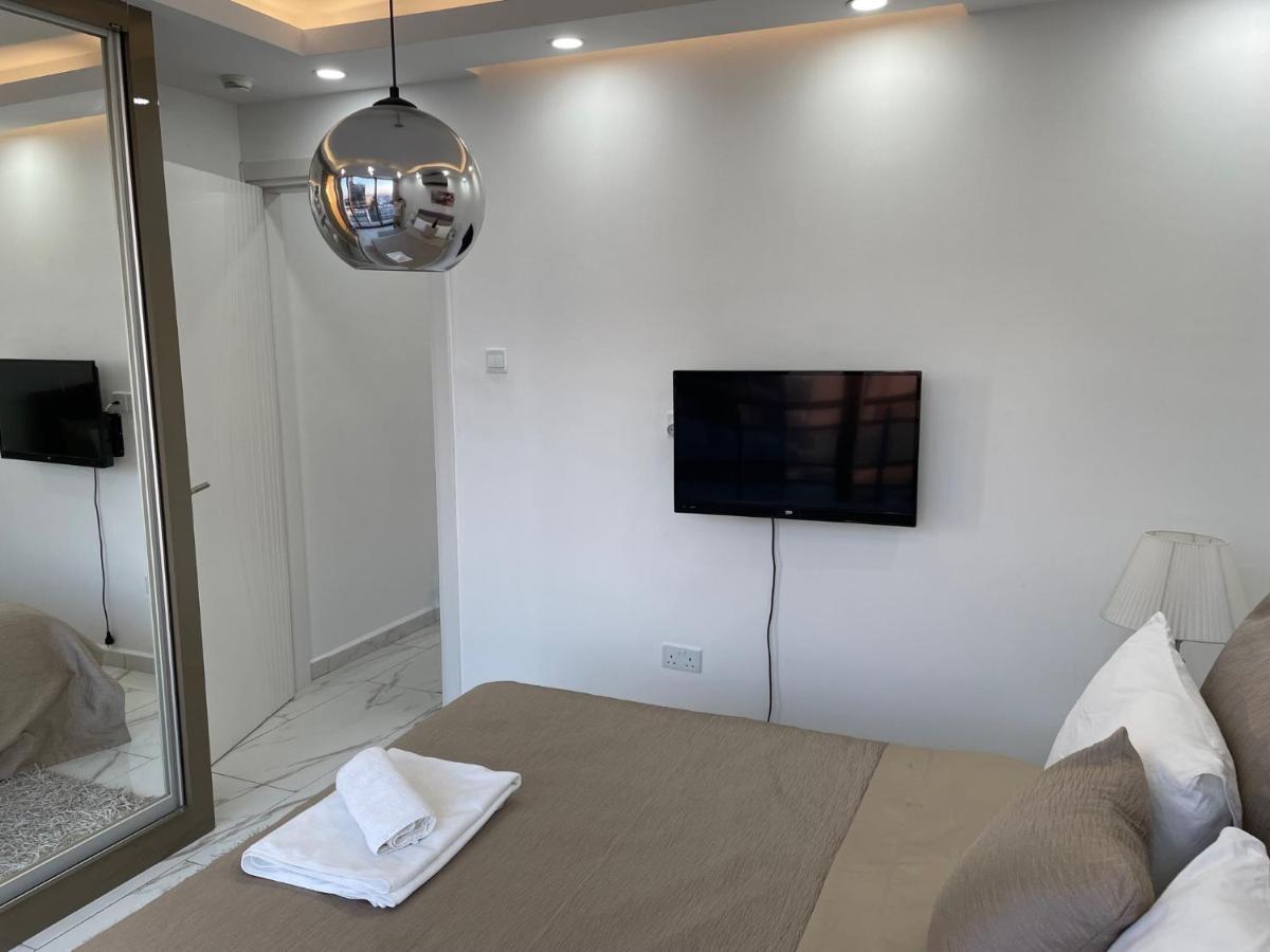 Elegant 2+1 Flat In The Heart Of Kyrenia + Wifi Lägenhet Exteriör bild